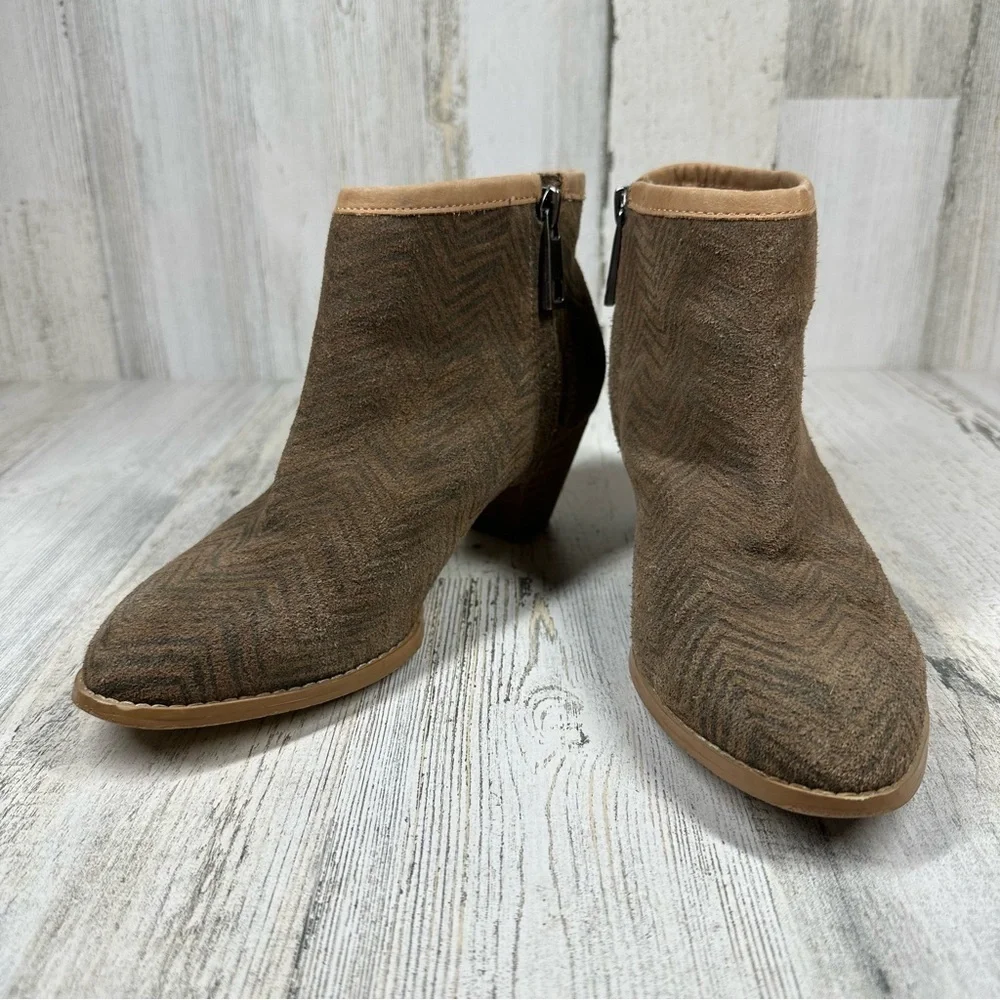 Lulus Envy‎ Babs Beige Herringbone Striped Leather Ankle Booties #481